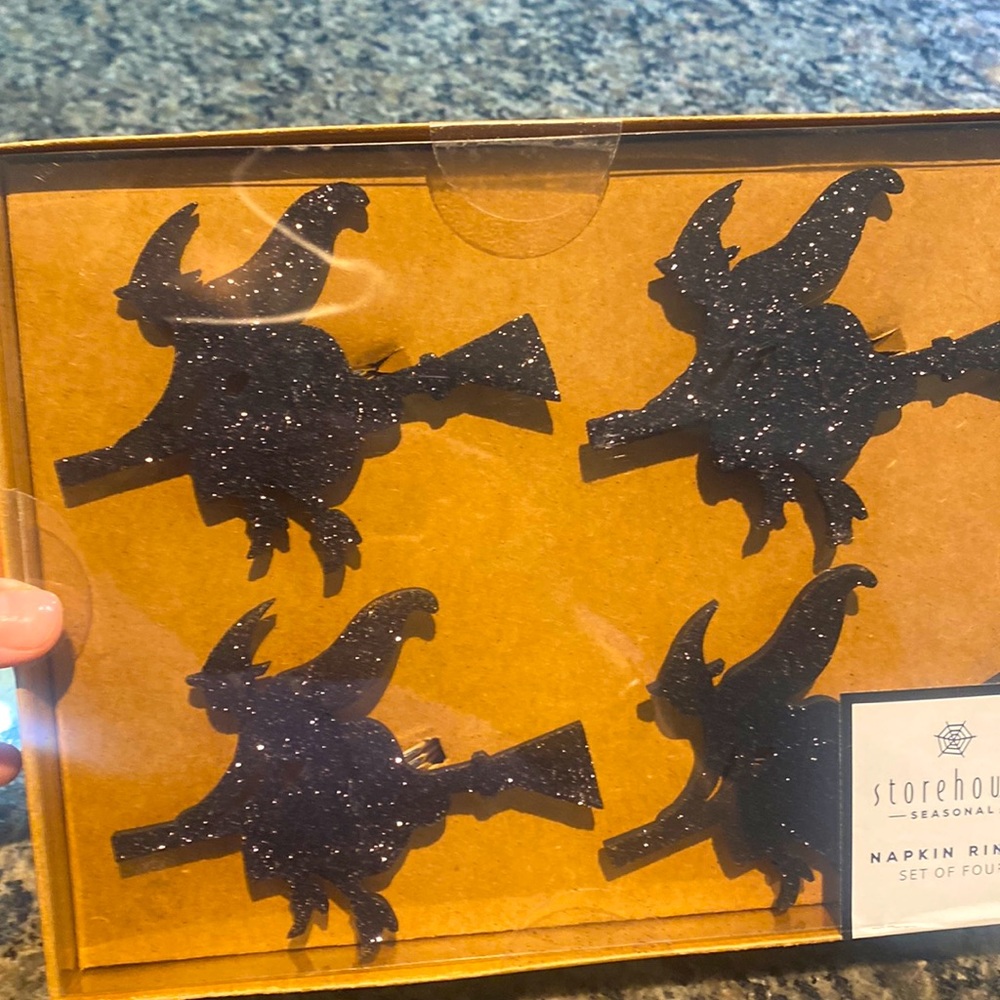 Storehouse Seasonal Glitter Witch on Broom set of 4 Napkin Rings! 🧡🖤💀🎃NWT